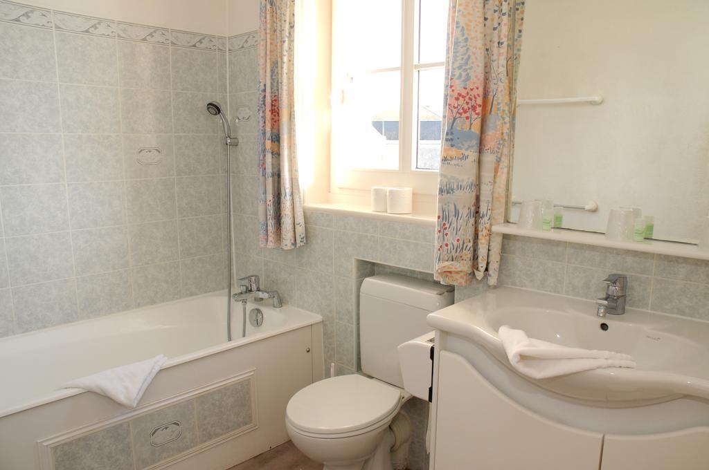 La Taverne Des Deux Augustins Etretat Room photo